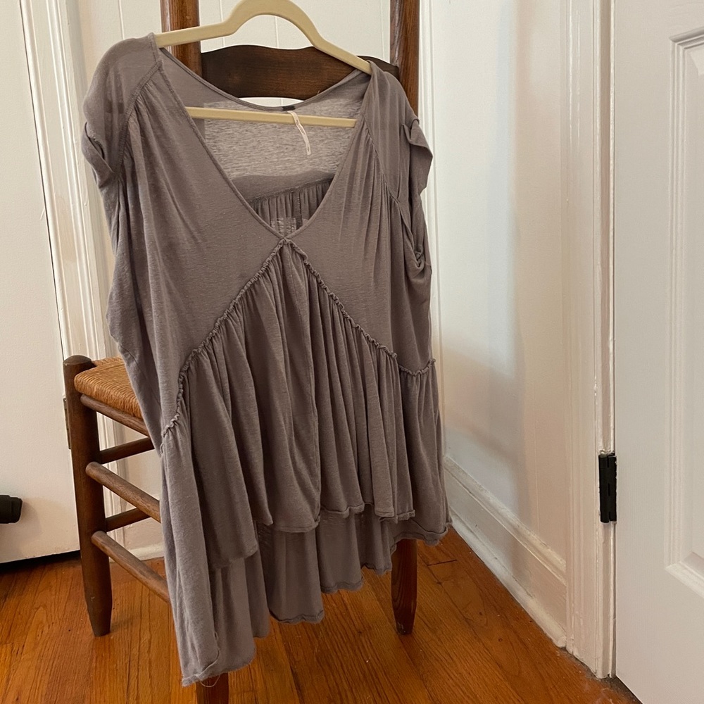 Flowy vneck free people top! Size XS - grey - maternity!